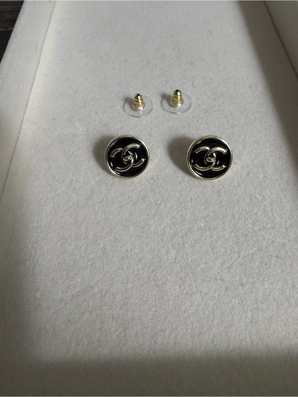 Black & gold turnlock small studs
